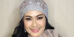 Saking Sering Ditelepon, Ternyata Ini Nama Kontak Iis Dahlia di Ponsel Anak