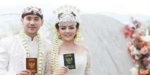 Tangis Jenita Janet Dapat Kado Peternakan dari Suami: Sekarang Kun Fayakun