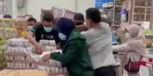 Viral, Video Warga 'Panic Buying' Susu Steril 