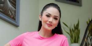 Biasa Tampil Glamor, Intip Potret 7 Diva Indonesia Pakai Daster