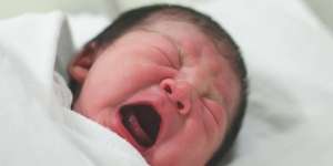 Saat Bayi Lahir ke Dunia Sudah Didampingi Jin dan Malaikat