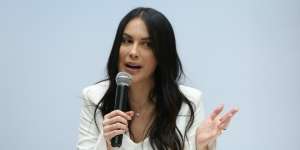 Sophia Latjuba Pamer Body Goals, Netizen: Makan Kembang Kali ya