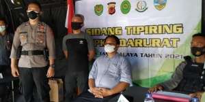 Apes, Tukang Bubur Didenda Rp5 Juta Akibat Pembeli Paksa Makan di Tempat