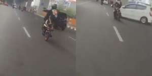 Viral Pemuda Ugal-ugalan 'Standing' Motor di Jalanan, Langsung Kena Batunya