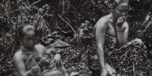 Viral Foto Lawas Wanita Mandi di Sungai, Netizen: Cantik Nenek Buyut Kita