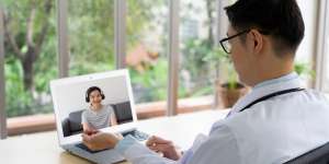 Sebelum Konsultasi Online dengan Dokter, Perhatikan Hal Ini
