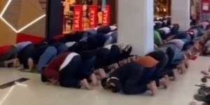 Mal di Makassar Disulap Jadi 'Masjid', Gelar Sholat Jumat