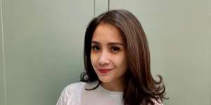 Seperti Menginjak Motor, Harga Sandal Nagita Slavina Bikin Netizen Jantungan