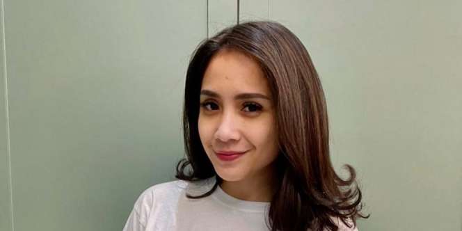 Seperti Menginjak Motor, Harga Sandal Nagita Slavina Bikin Netizen Jantungan