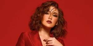 4 Potret Penampilan Ayu Ting Ting Pakai Swimsuit