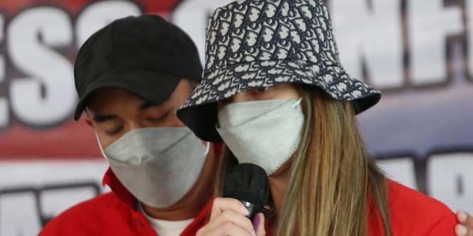 Topi Nia Ramadhani Saat Konpers Kasus Narkoba Bikin Melongo