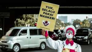 Jakarta Darurat Covid-19, Para Badut Turun ke Jalan