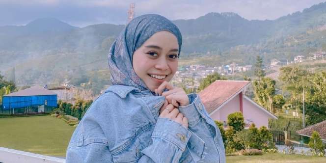 Intip Ide Outfit Hijab Ala Lesty Kejora, Cocok Buat Kondangan