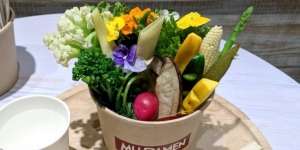 Ramen Buket, Semangkuk Mi Jepang Mirip Rangkaian Bunga