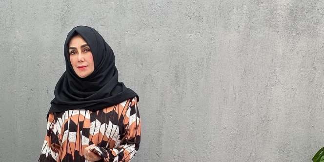 Kenakan Masker, Wajah Amy Qanita Sekilas Mirip Olla Ramlan?