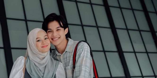 Asyik `Bedong` Putranya, Wajah Rey Mbayang Suami Dinda Hauw Mirip Aktor Korea?