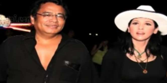 Selang Sejam Pamer 2 Foto Mesra, Hotman Paris Coba Move On dari Meriam Bellina?