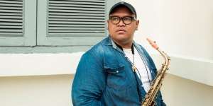 NGOBRAS: Weekend Bahagia Ala Saxophonist Cara Tommy Pratomo 