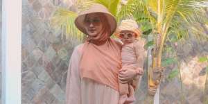 Tampilan Matching Dian Pelangi dan Putri Kecilnya Bikin Gemas