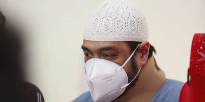 Istri Sebut Sakitnya Settingan, Ferry Irawan Menangis Sesenggukan