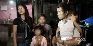 Momen Haru Polisi Tolong Pasutri Tiga Anak yang Diusir dari Kontrakan