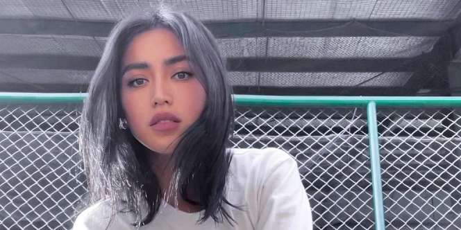 Pose Nyender ke Dinding, Ajakan Jessica Iskandar Semangat PPKM Bikin Salfok