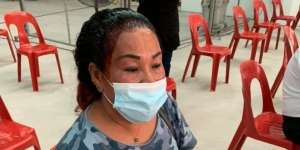 Dikira Kepala Berdarah, Emak-Emak Memaksa Pergi Vaksin Tanpa Bilas Cat Rambut