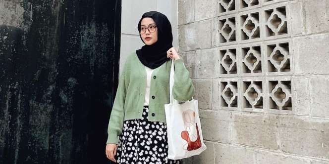 Inspirasi OOTD Hijab dengan Hijack Sandal