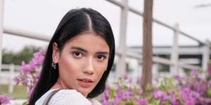 Cantiknya Sabrina Chairunnisa Tampil Berkerudung