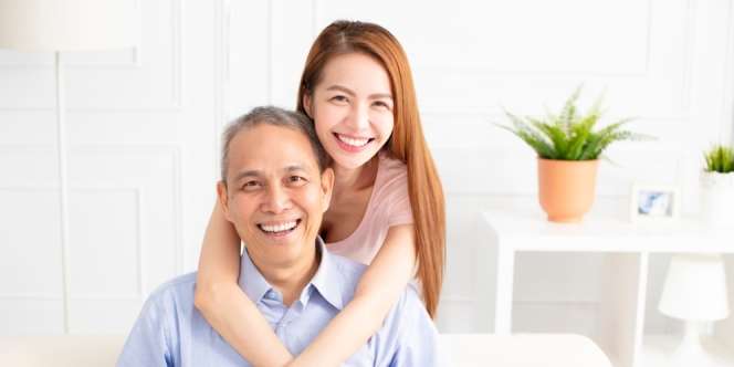 Tertarik Pada Pria yang Lebih Tua? Mungkin Kamu Mengalami Daddy Issues
