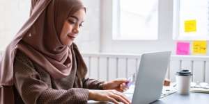 Work From Home Bebas Sakit Pinggang, Coba Cara Ini