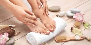 3 Tahap Bersihkan Kulit Kaki dan Membuatnya Lebih Cerah