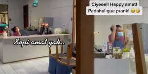 Prank Karyawan Cafe Sendiri yang Sepi Pembeli Akibat PPKM, Aksi si Bos Disorot