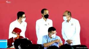 Jokowi Sidak Beli Obat di Apotek, Ternyata Banyak yang Kosong