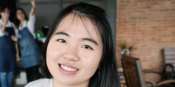 Jadi Tempat Curhatan Netizen, Wanita ini Mampu Menghasilkan Uang