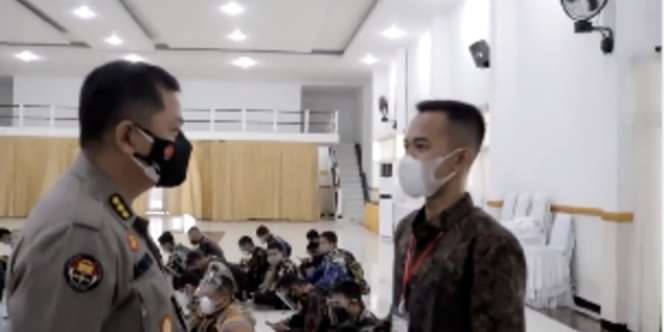 Tukang Parkir Polres Jadi Polisi, Orangtua Pingsan Saat Tahu Kisah Anaknya