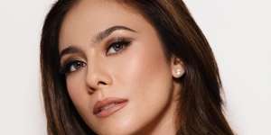 Wulan Guritno Tampil 'Hot' Pakai Dress Punggung Terbuka