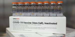 Ilmuwan China Ungkap Antibodi Vaksin Sinovac Melemah 6 Bulan Usai Suntikan Kedua