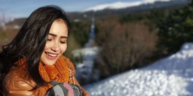 Pamer Pose Yoga, Penampilan Ayu Ting Ting Jadi Sorotan