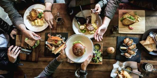 Vaksinasi Covid-19 Jadi Syarat Makan di Restoran Ini