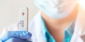 Penjelasan Dokter Soal Hasil Rapid Test Antigen Positif Dibasahi Air Keran