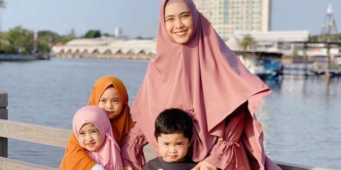 Putri Kedua Oki Setiana Dewi Dilarikan ke RS, Ada Apa?