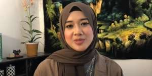 Alya Lawindo, Gadis Cantik Minang Jadi Guru Ngaji di AS
