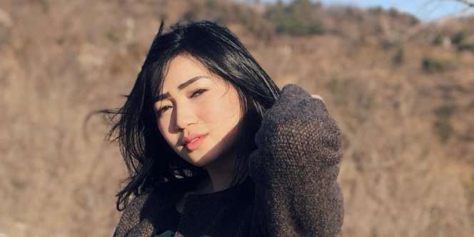 Potret Cyndyana Lorens, Adik Kriss Hatta yang Putuskan Mualaf