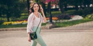 7 Ide Mix and Match Tank Top untuk Gaya Lebih Modis
