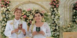 Kocak! Pengalaman Pertama Mumuk Gomez dan Eno Sebagai Suami-Istri