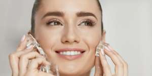Tips & Trik Cara Instan Segarkan Wajah dengan Masker Beku Alami