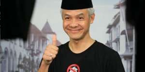 Ganjar Pranowo Sempat Dicueki Mendagri Tito Karnavian karena Pakai Baju Daerah