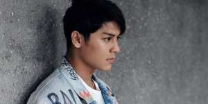 Rizky Billar Tutupi Tubuh dengan Selimut Hermes, Harganya Bikin Netizen Meronta