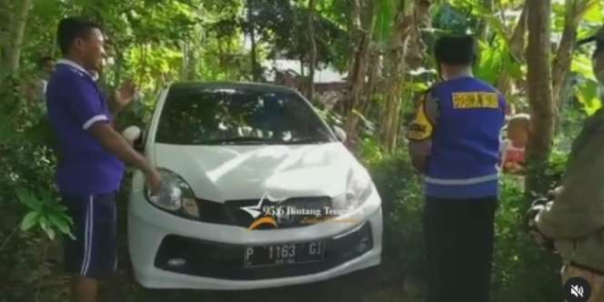 Heboh! Subuh-Subuh Mobil Ngebut Masuk Gang Sempit, Saat Dicek Ga Ada Sopirnya
